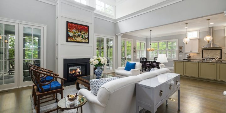 Paint Colors That Look Best in Large Rooms With High Ceilings